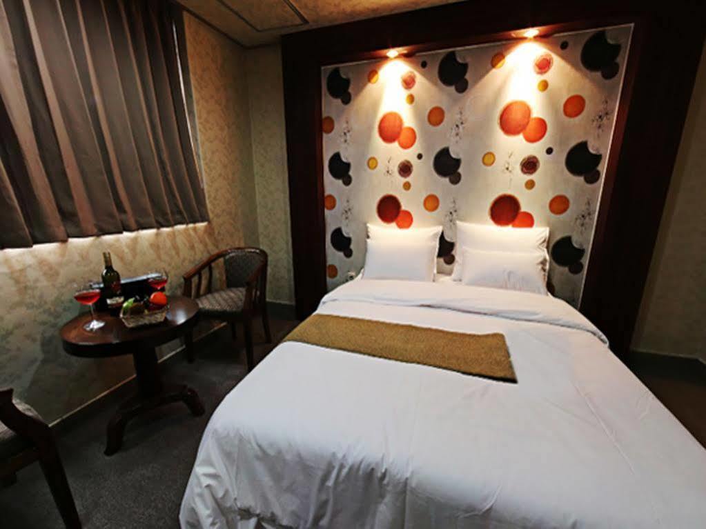 Uijeongbu Tourist Hotel ภายนอก รูปภาพ